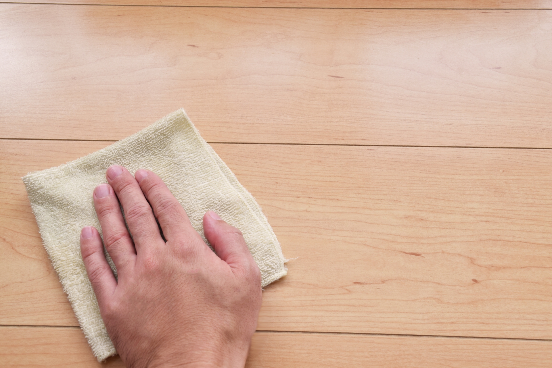 【床の拭き掃除】赤ちゃんのいる家庭の安心安全な床の掃除方法