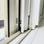 大掃除の時に窓のサッシをきれいにするための効果的な掃除方法
