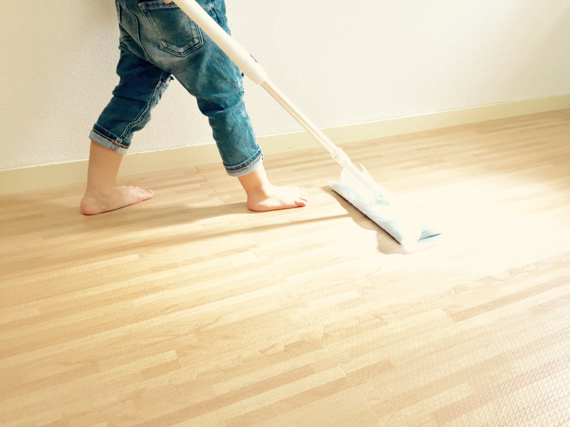 モップで床掃除、おすすめの掃除方法！水拭きモップの選び方