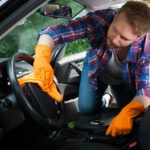 車内掃除を業者に頼んだ場合の清掃の流れは？掃除方法も解説