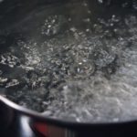 【まな板の消毒方法】熱湯を使った正しいやり方について解説